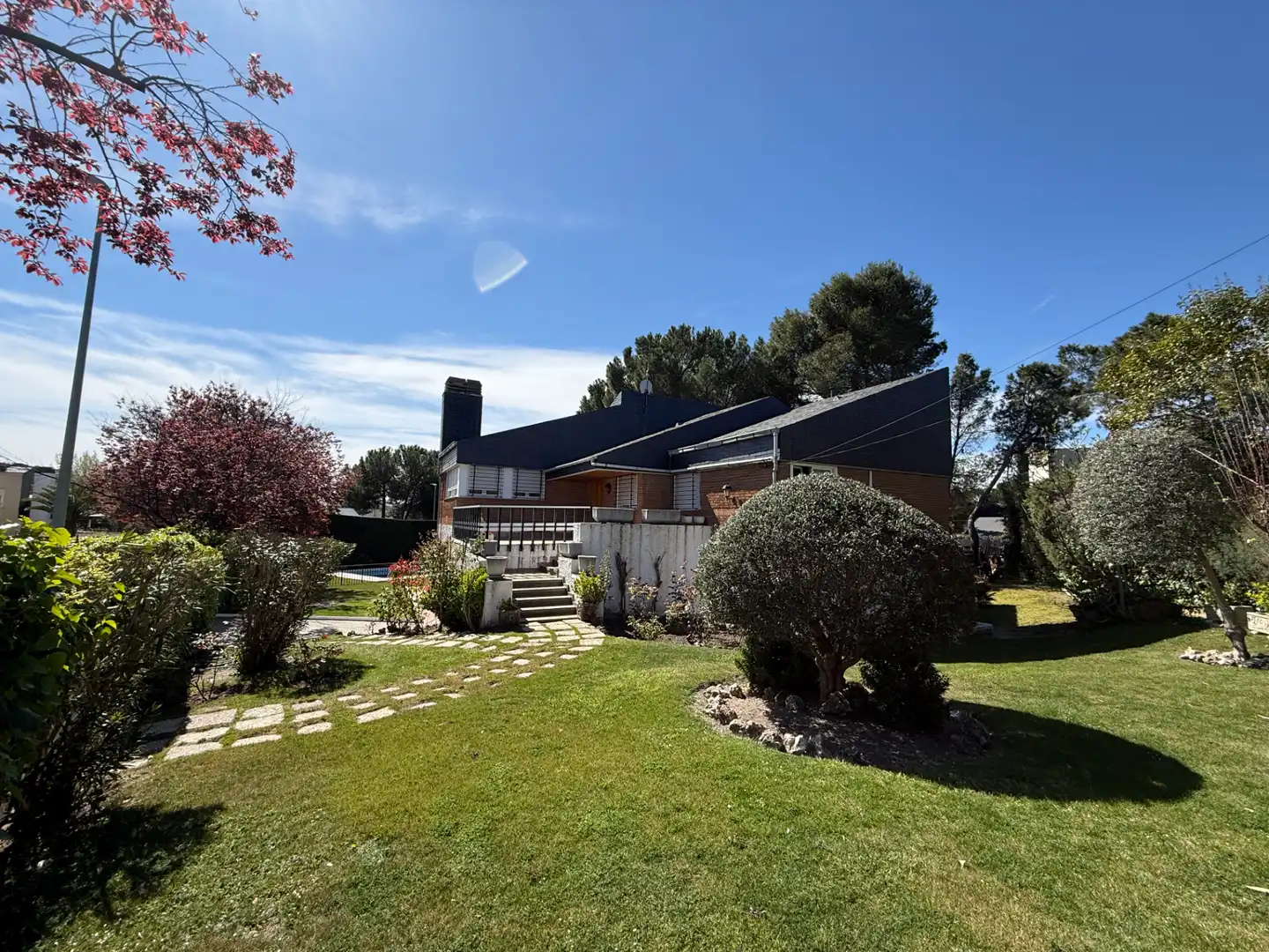 Vista exterior de Casa o xalet en venda en Las Rozas de Madrid amb Aire condicionat, Calefacció i Jardí privat