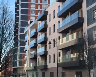 Vista exterior de Àtic de lloguer en Gijón  amb Calefacció i Terrassa