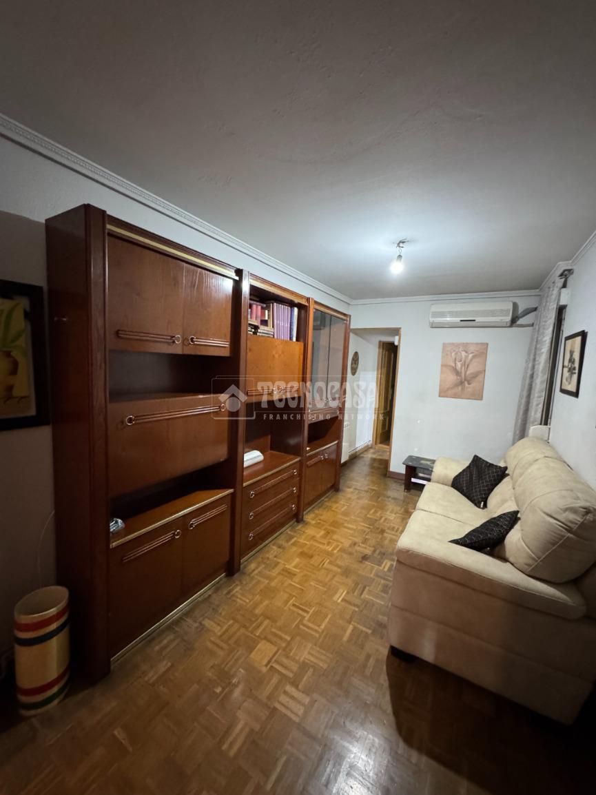 Sala d'estar de Pis en venda en  Madrid Capital