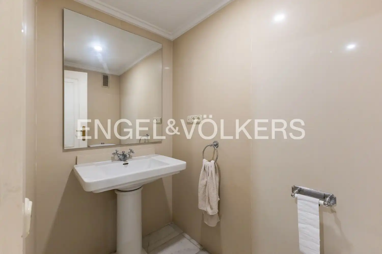 Baño de Piso en venta en Valencia con Aire acondicionado, Calefacción y Trastero