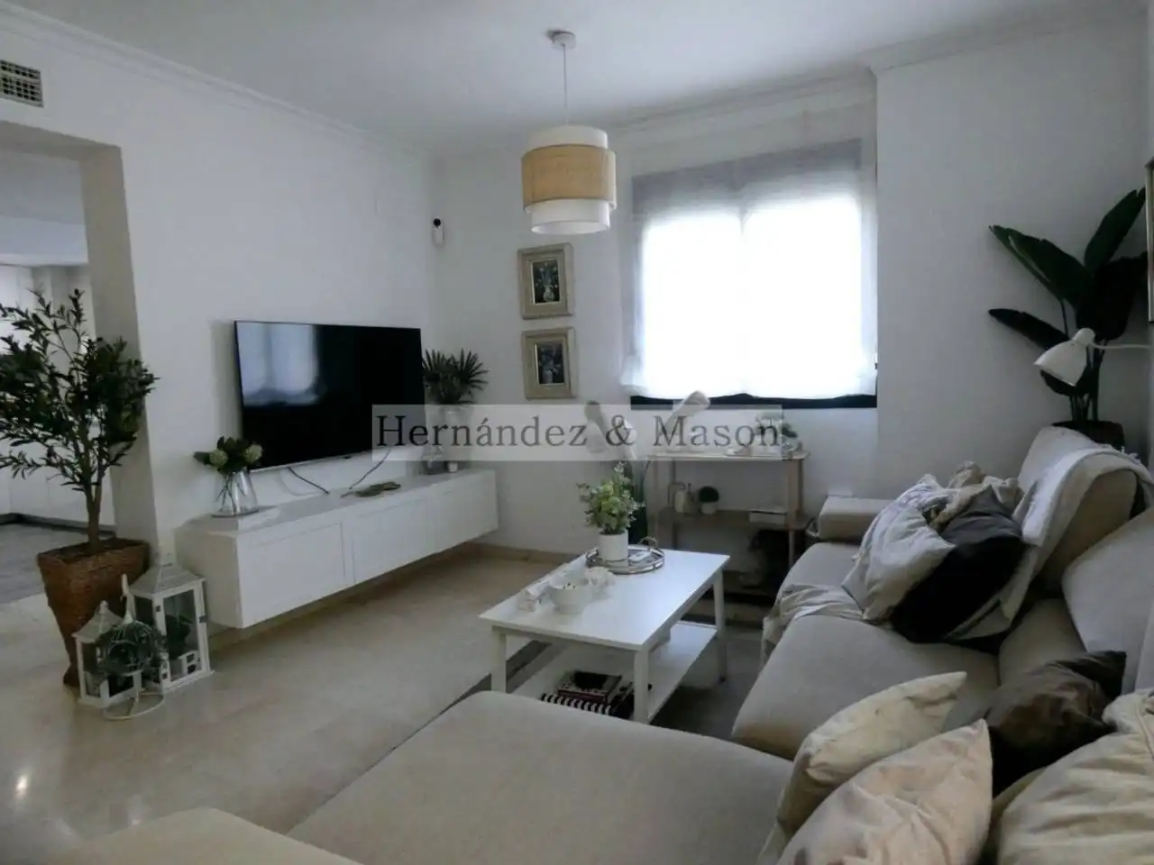 Casa aparellada amb jardí en venda a Avenida Inmaculada Concepción