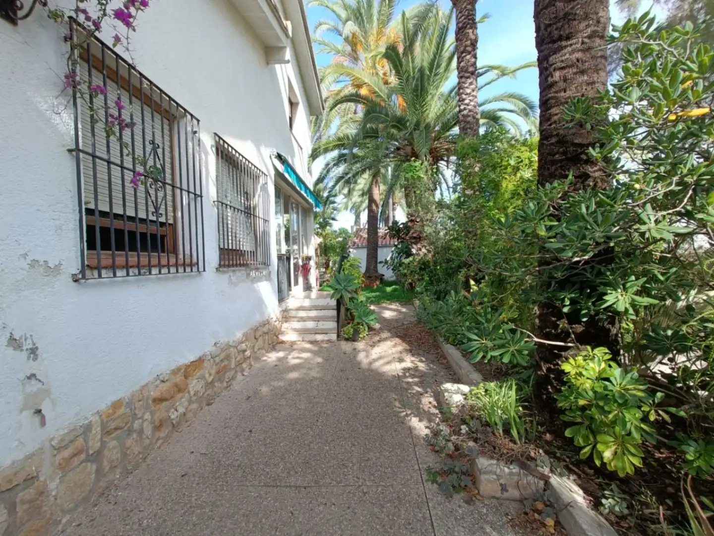 Vista exterior de Casa o xalet en venda en Dénia amb Calefacció, Jardí privat i Terrassa