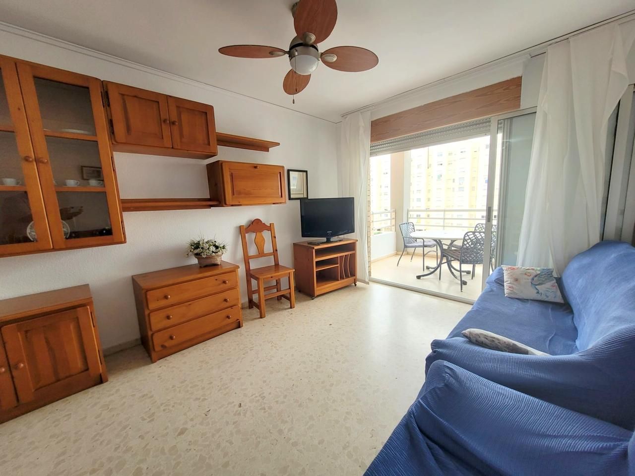 Dormitori de Apartament de lloguer en Gandia amb Terrassa, Moblat i Piscina comunitària
