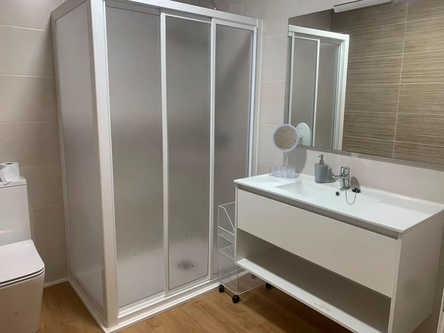 Bathroom of Flat for rent in Plasencia  with Air Conditioner and Furnished