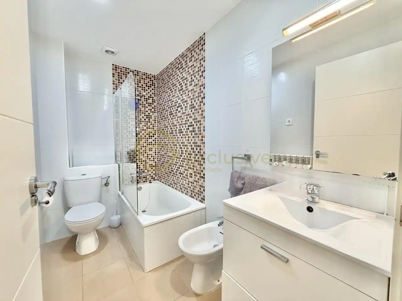 Bathroom of Flat for rent in Avilés