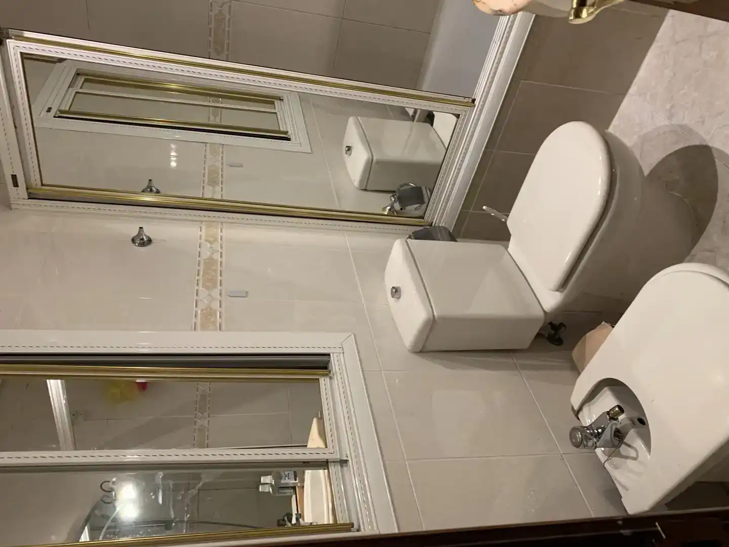 Bathroom of Ground floor for share in Madrid  with Furnished