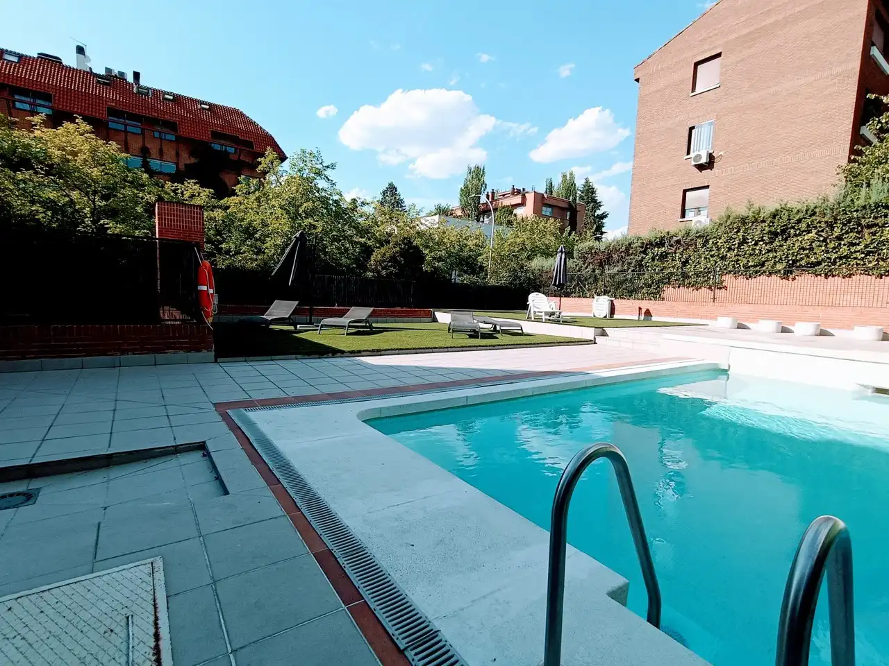 Schwimmbecken von Wohnung zur Miete in Madrid mit Klimaanlage, Heizung und Parkett
