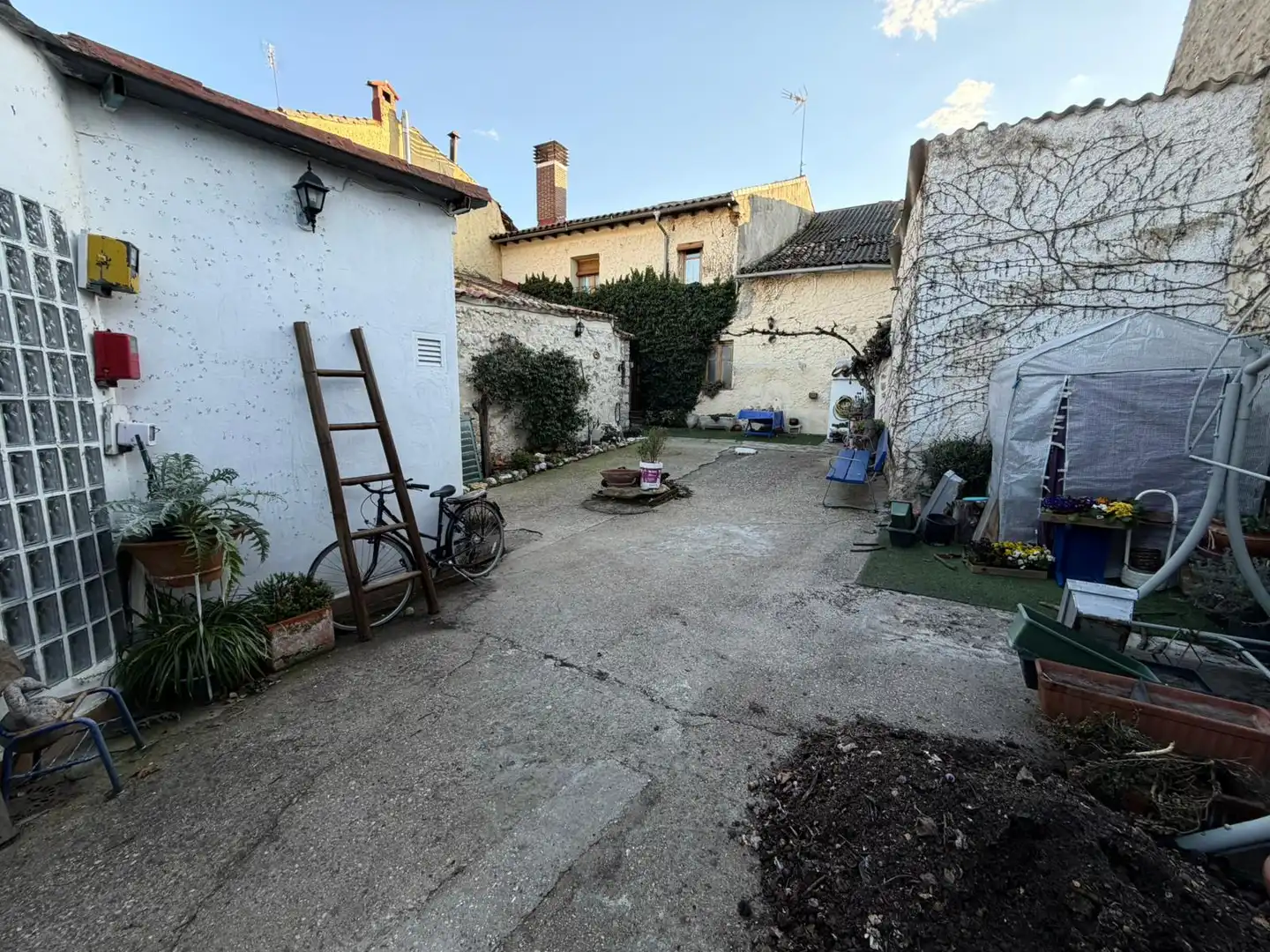 Vista exterior de Casa o xalet en venda en Corcos amb Calefacció, Moblat i Forn