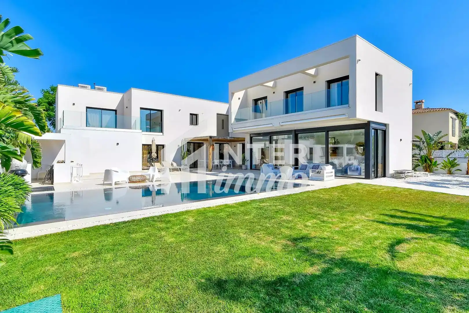 House with pool for sale in SECTOR MEDES 17