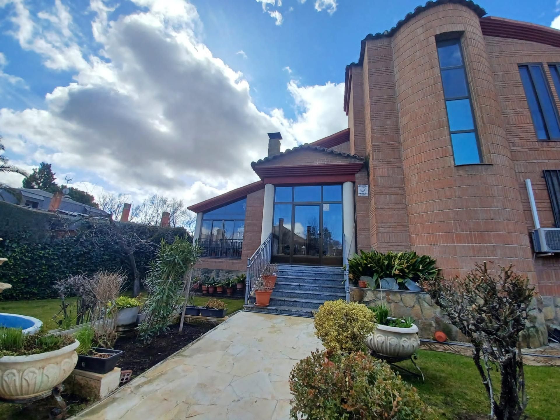 Exterior view of House or chalet for sale in Villalbilla  with Heating, Private garden and Terrace