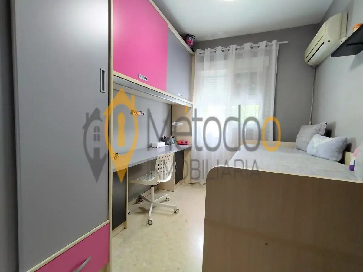 Bedroom of Flat for sale in Sevilla  with Air Conditioner, Heating and Furnished