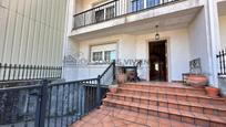 Vista exterior de Casa adosada en venda en O Carballiño   amb Calefacció, Jardí privat i Terrassa