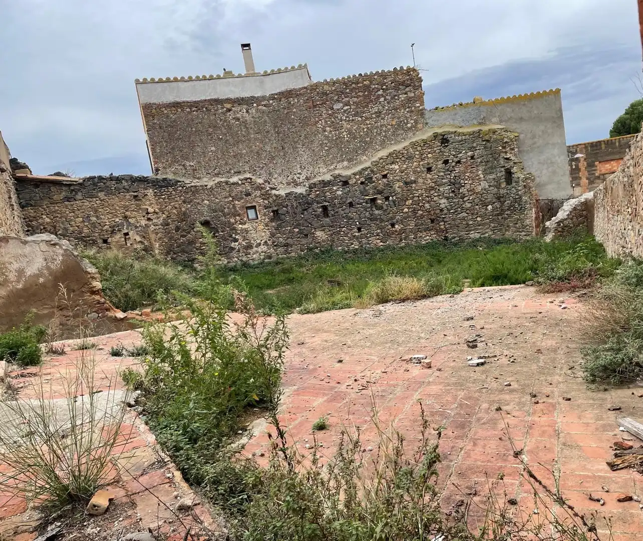 Terreny residencial en venda a Garriguella, imagen 4