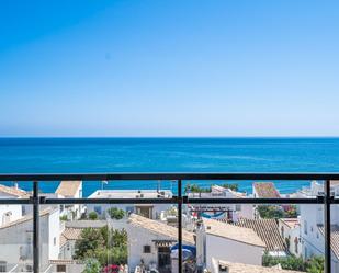 Dormitori de Apartament de lloguer en Estepona amb Aire condicionat, Jardí privat i Terrassa