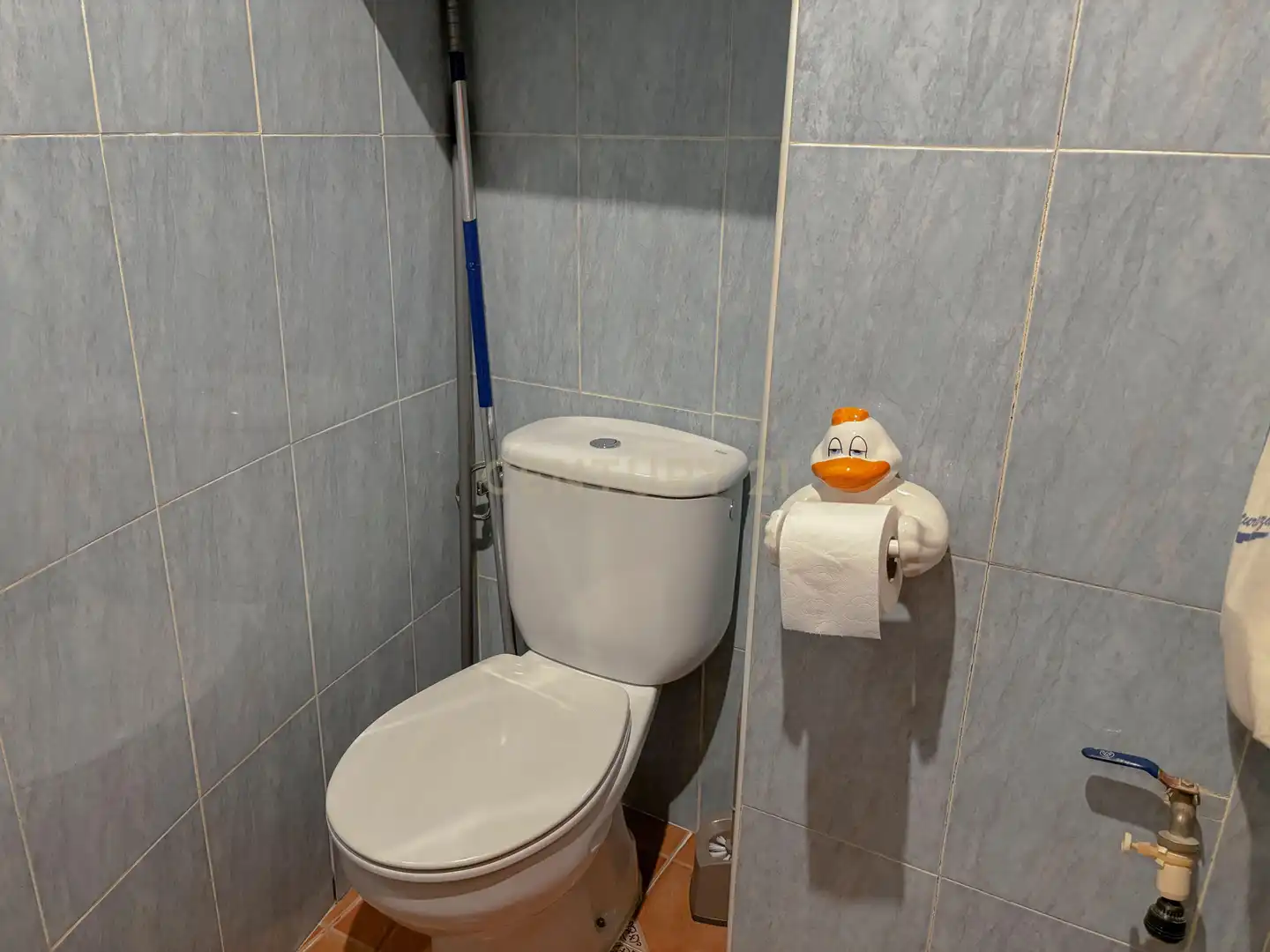 Badezimmer von Geschaftsraum zum Verkauf in Cáceres mit Klimaanlage