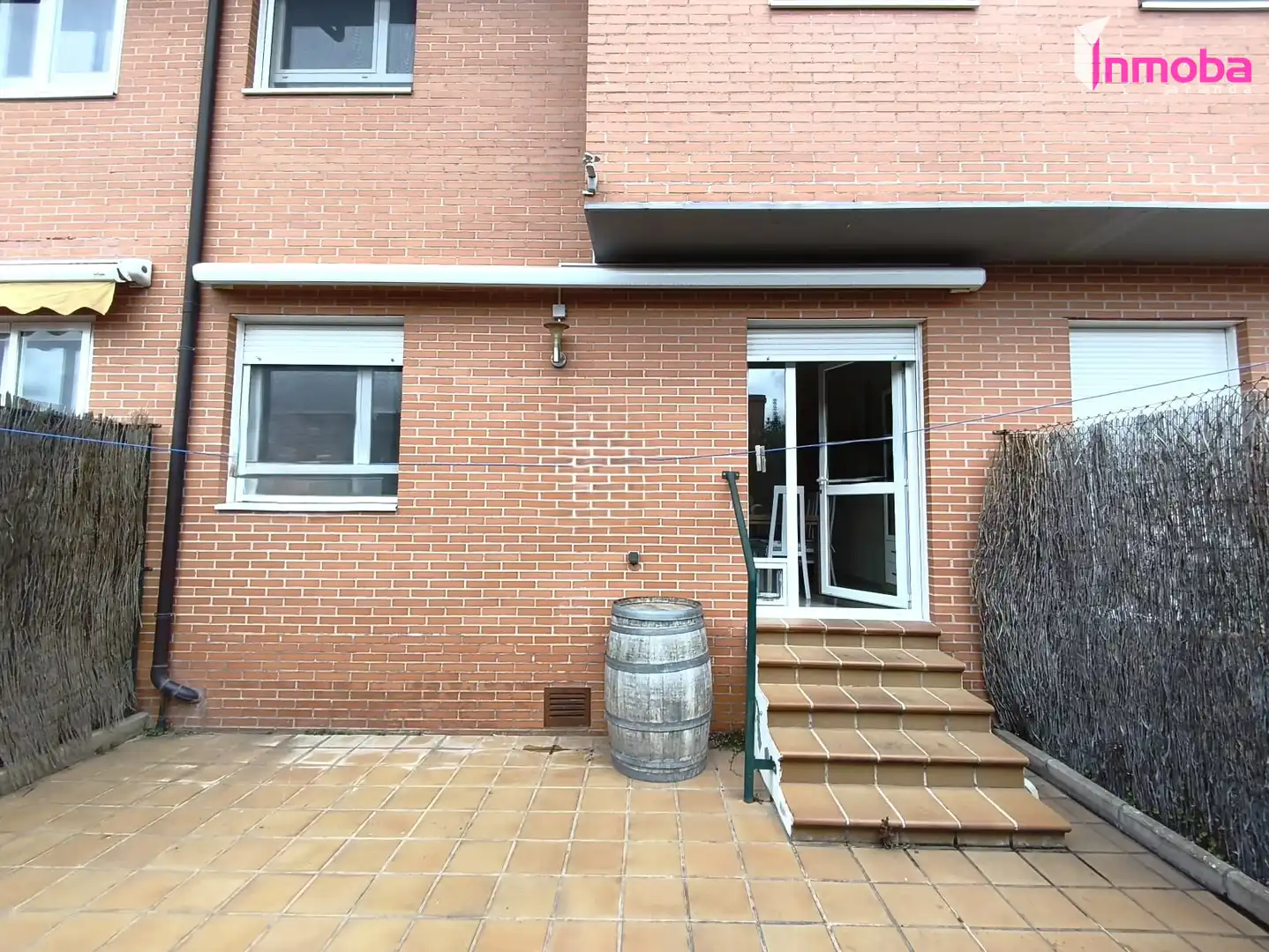 Vista exterior de Casa adosada en venta en Aranda de Duero con Calefacción y Jardín privado