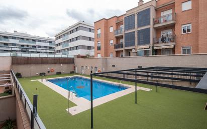 Swimming pool of Flat for sale in  Granada Capital