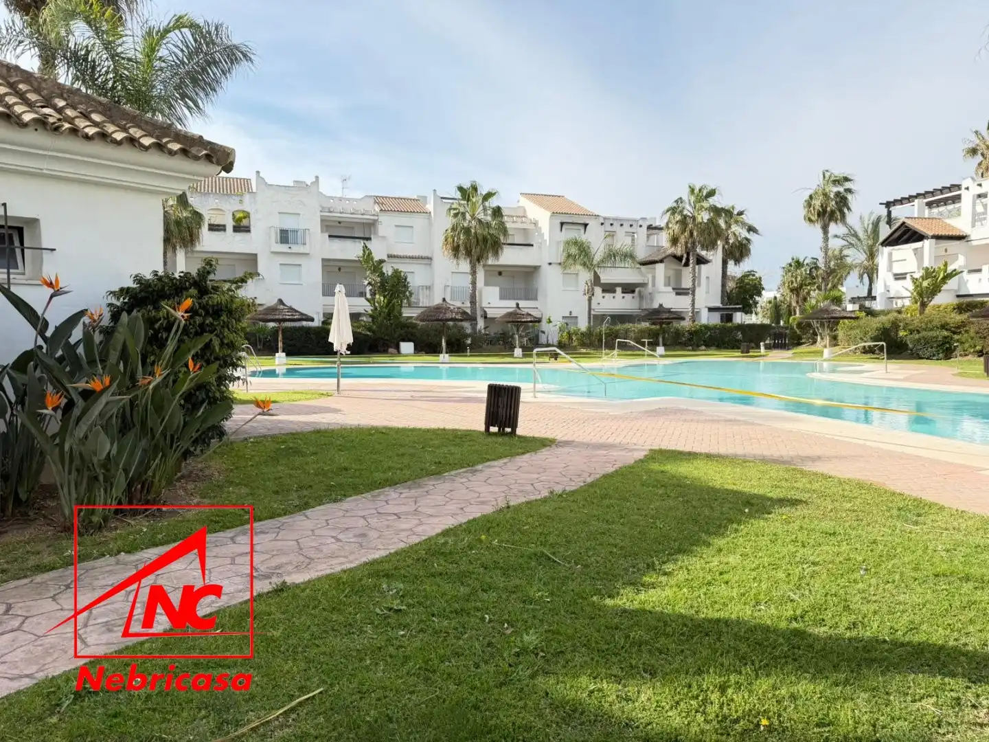 Vista exterior de Piso en venta en Chipiona con Aire acondicionado, Trastero y Piscina