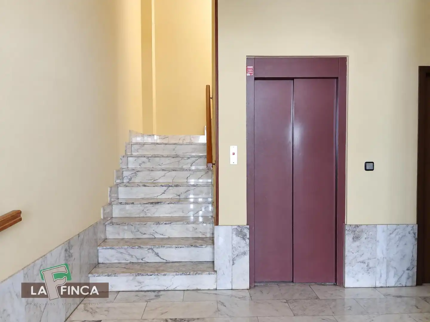 Pis en venda en Gijón  amb Calefacció, Parquet i Moblat