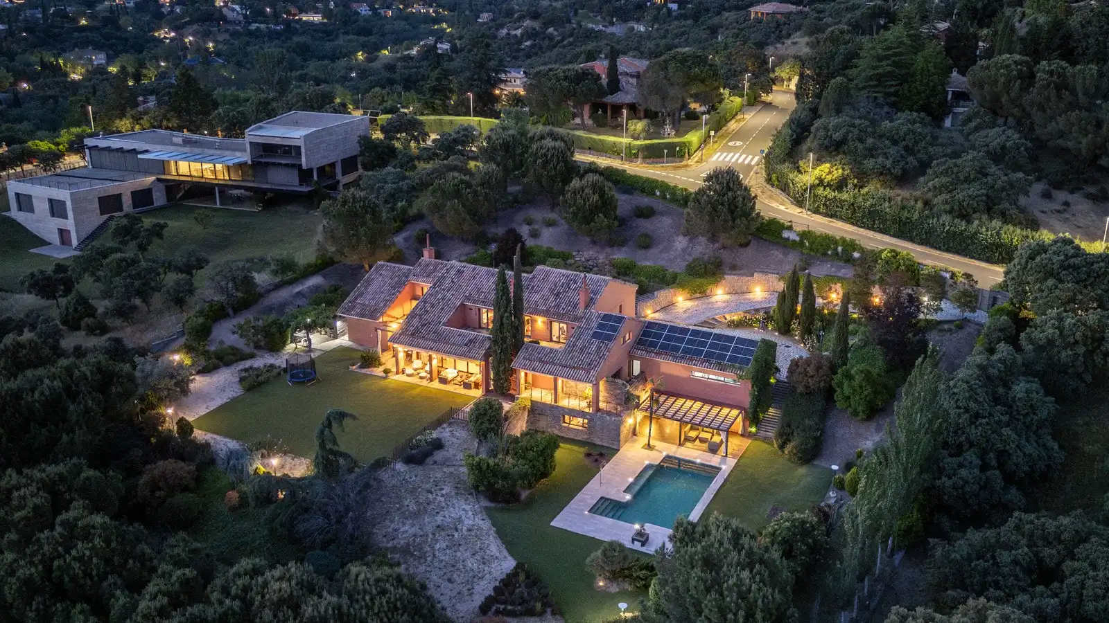 Vista exterior de Casa o xalet en venda en Las Rozas de Madrid amb Aire condicionat, Calefacció i Jardí privat