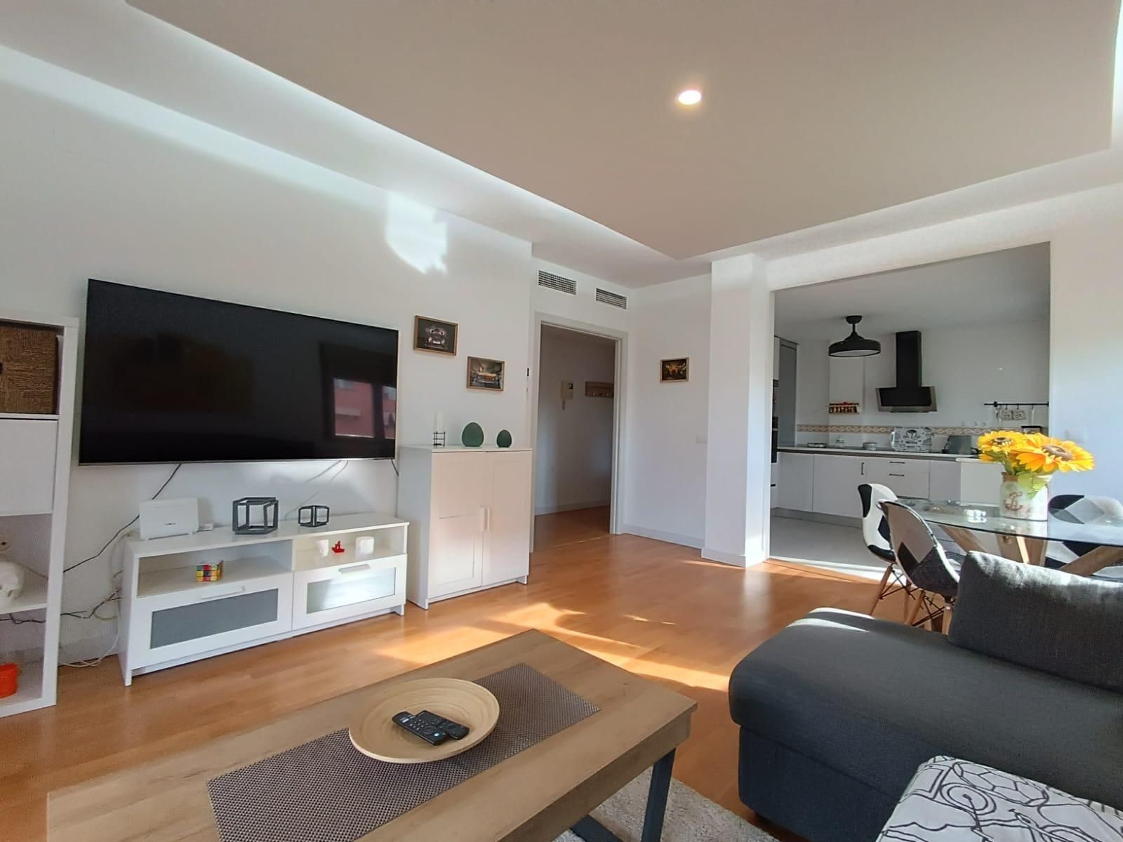 Sala d'estar de Pis de lloguer en  Almería Capital amb Jardí privat, Terrassa i Piscina comunitària