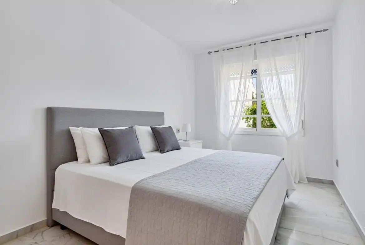 Dormitori de Casa adosada en venda en Mijas amb Aire condicionat, Calefacció i Jardí privat