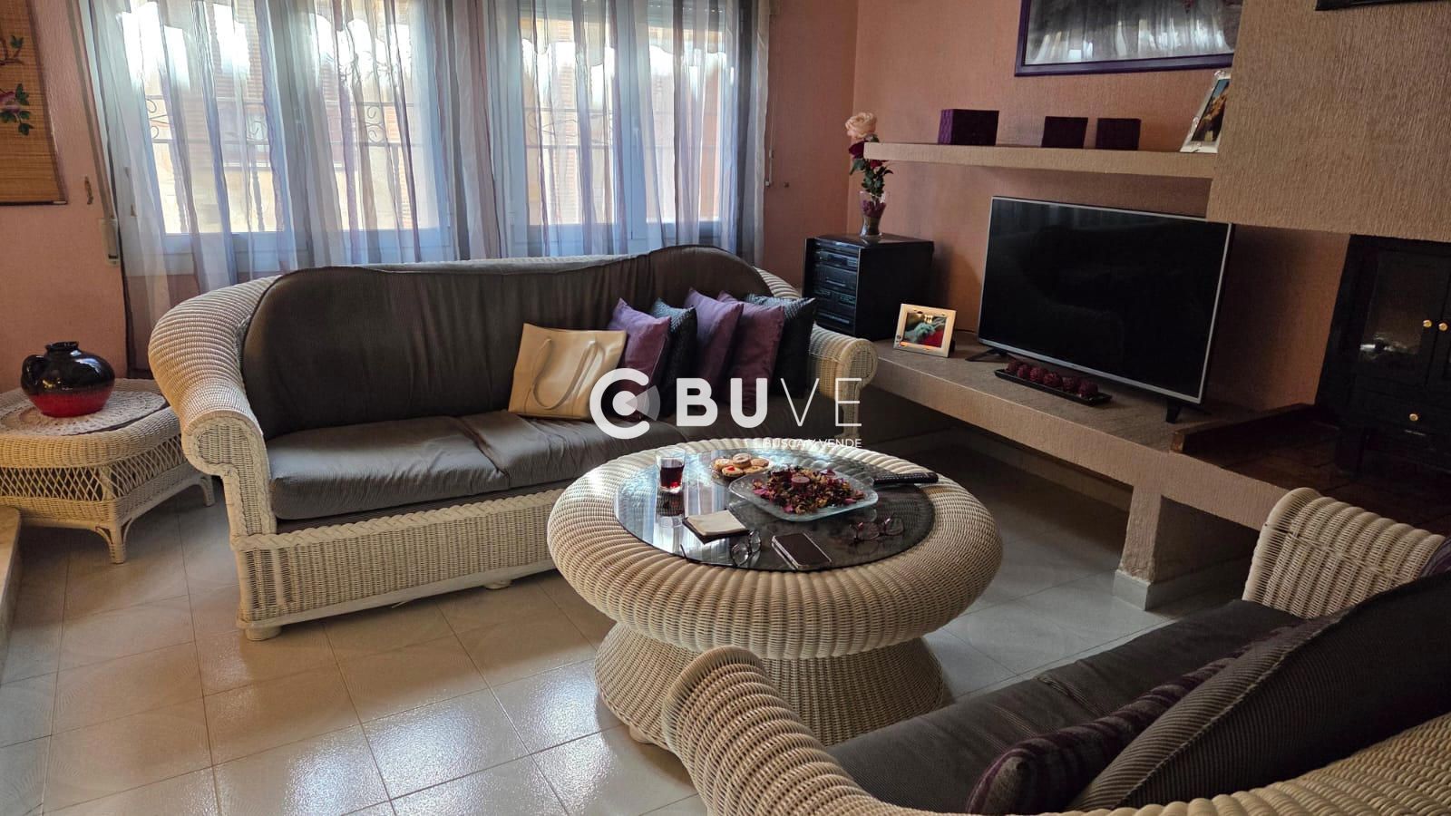 Sala d'estar de Casa adosada en venda en Lillo amb Aire condicionat i Calefacció
