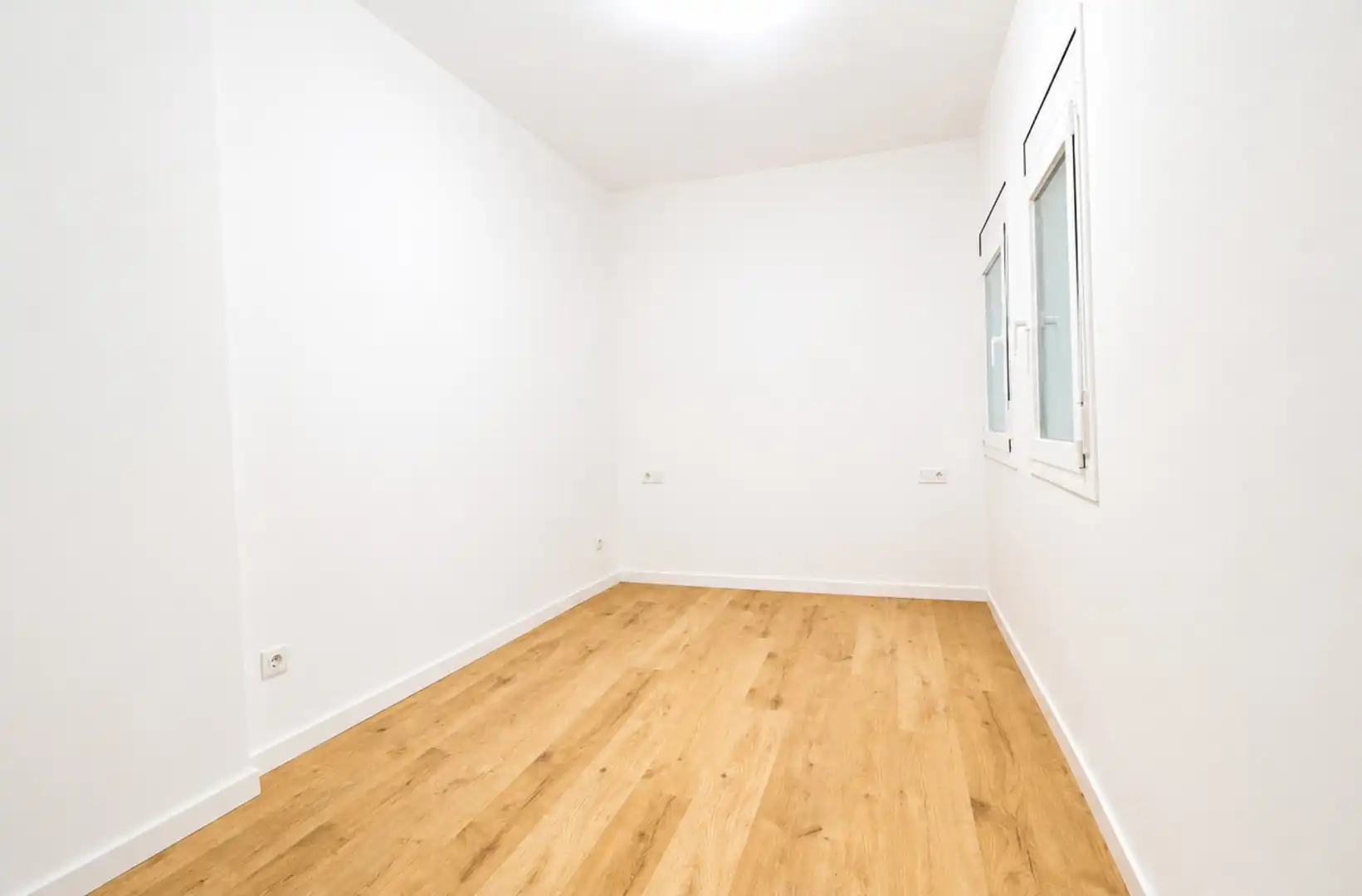 Piso en venta en Barcelona con Parquet, Horno y Balcón