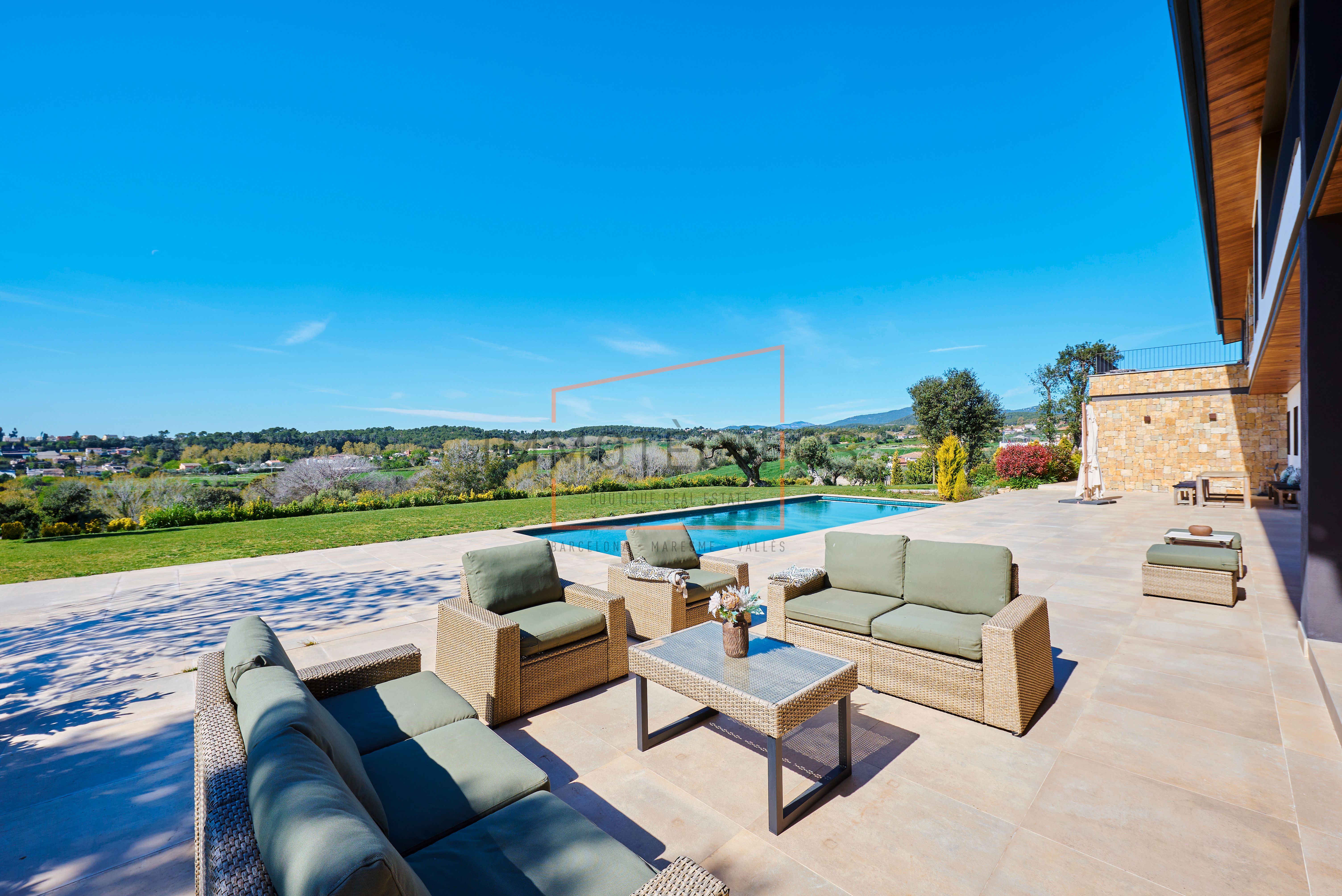 Terrassa de Casa o xalet en venda en Santa Eulàlia de Ronçana amb Aire condicionat, Calefacció i Jardí privat