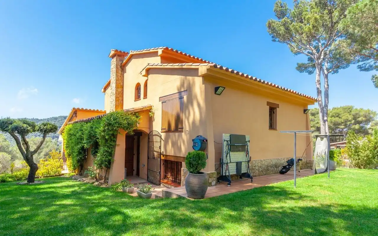 Detached house with pool for sale in Illa Negra, imagen 3