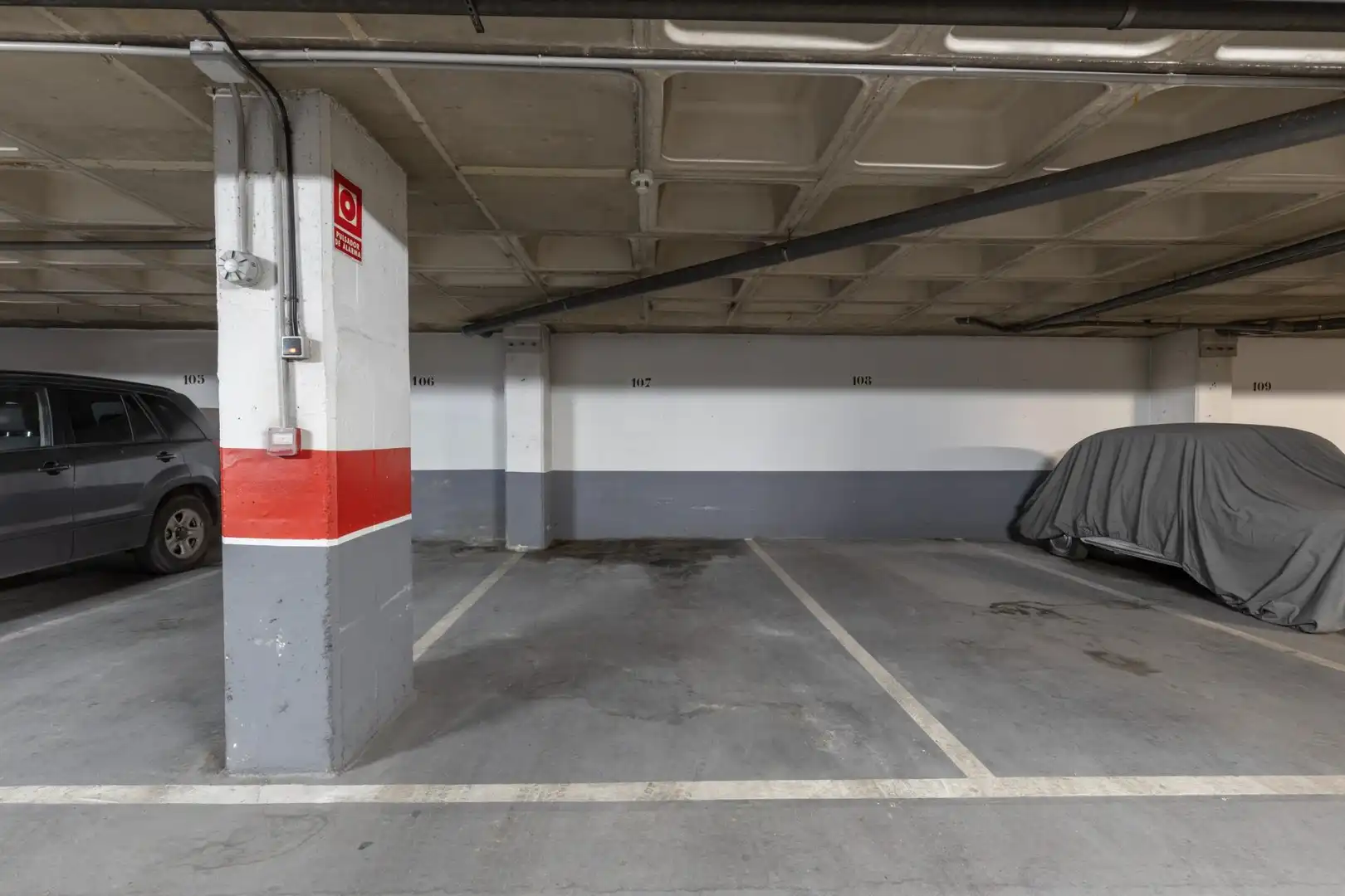Parking of Flat for sale in Granada  with Air Conditioner and Heating