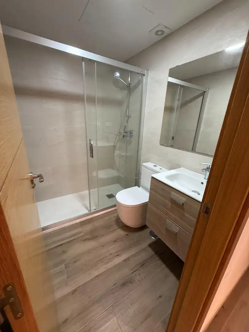 Bany de Apartament de lloguer en Málaga amb Aire condicionat, Terrassa i Moblat