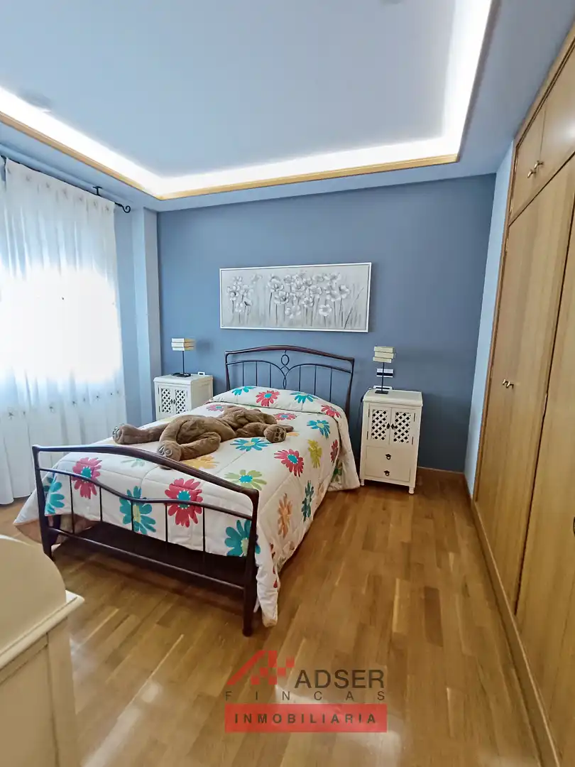 Dormitori de Casa o xalet en venda en  Logroño amb Aire condicionat, Calefacció i Jardí privat