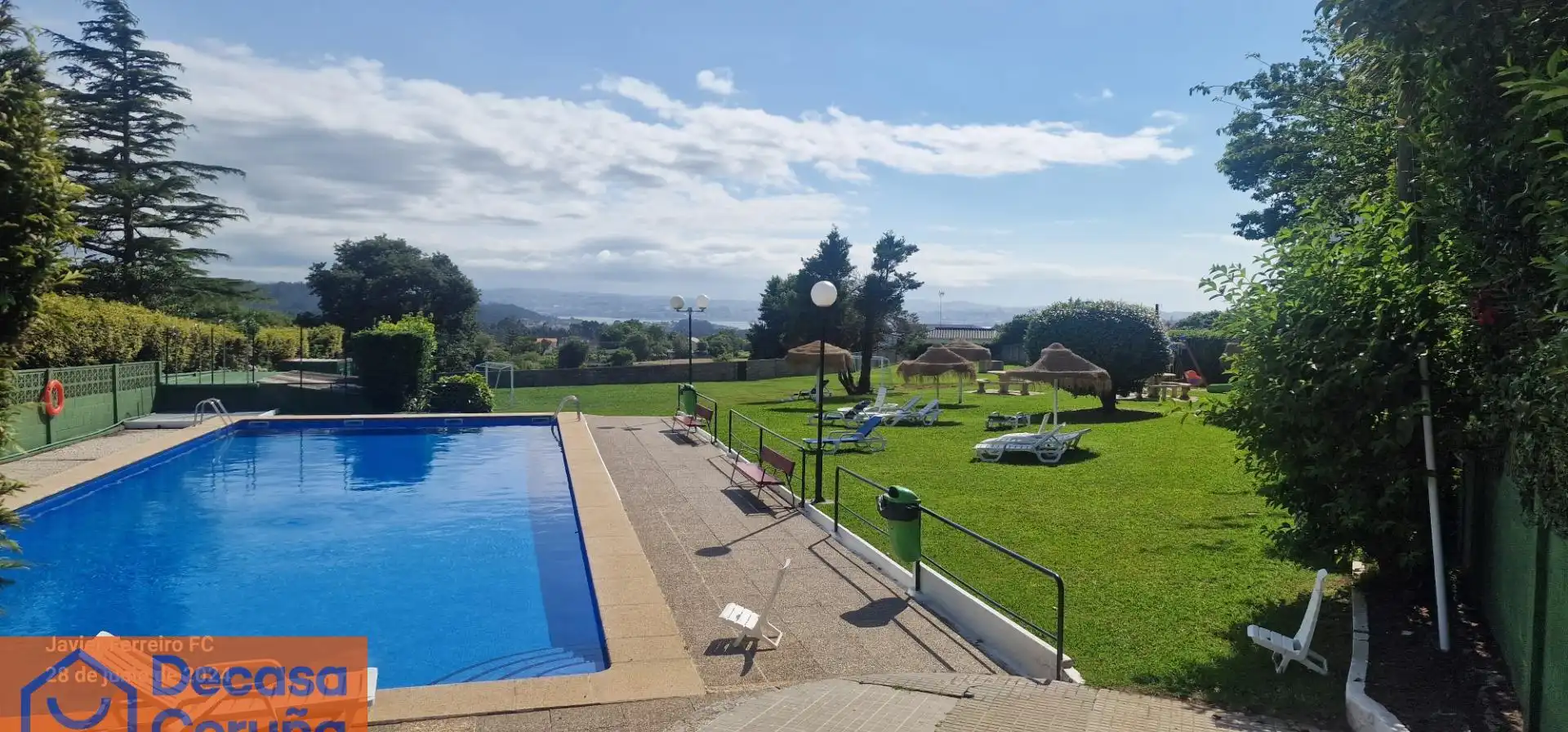 Piscina de Casa o xalet en venda en Oleiros amb Aire condicionat, Calefacció i Jardí privat