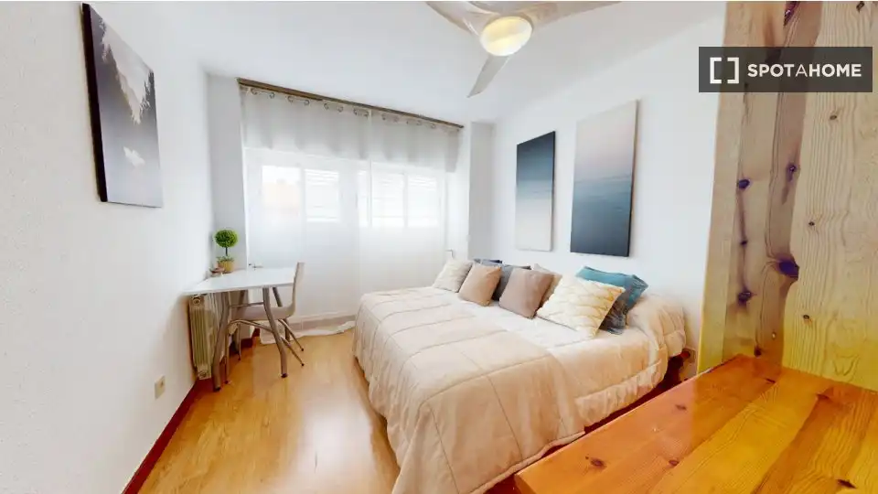 Dormitori de Apartament per a compartir en Madrid amb Aire condicionat, Calefacció i Terrassa