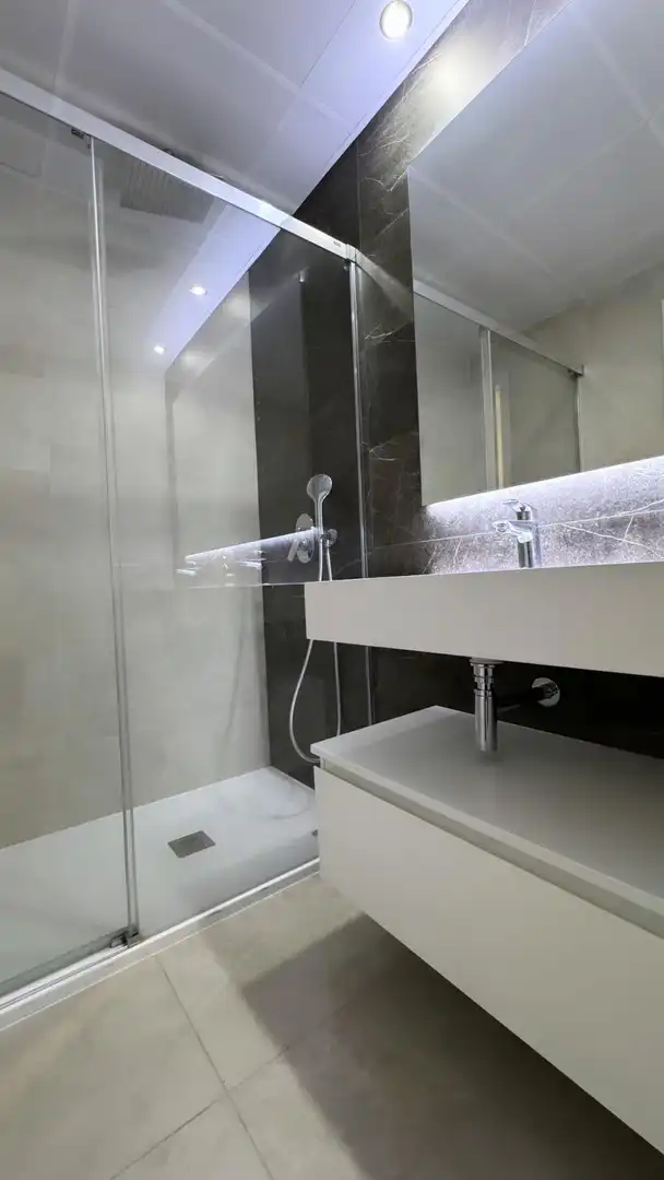 Bathroom of Apartments for rent in Benidorm  with Air Conditioner, Heating and Private garden