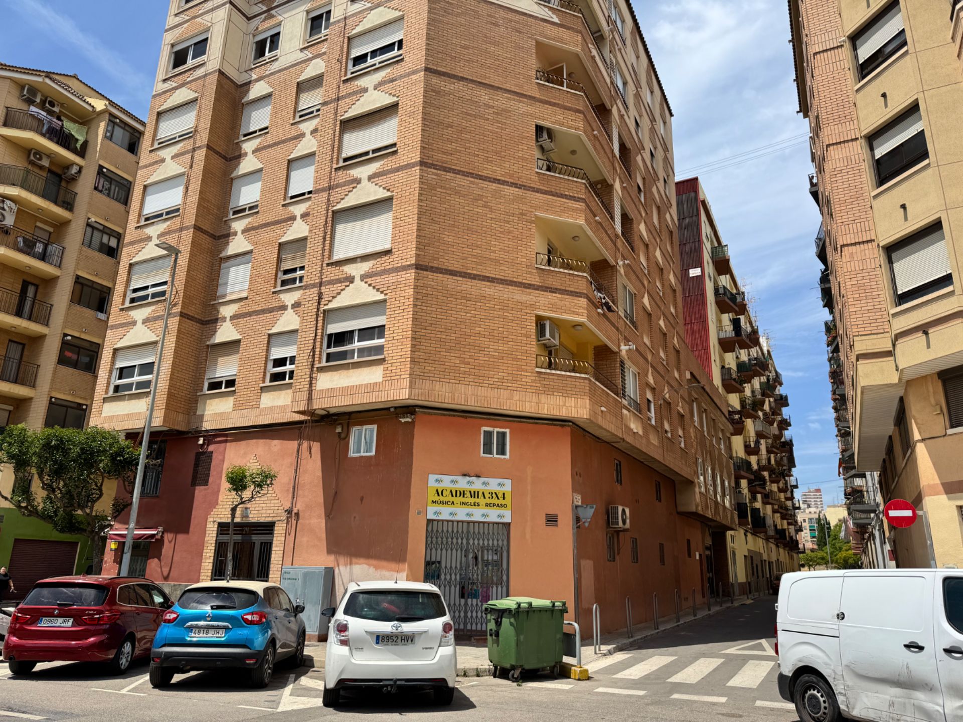 Vista exterior de Local en venda en Castellón de la Plana / Castelló de la Plana amb Aire condicionat, Moblat i Alarma