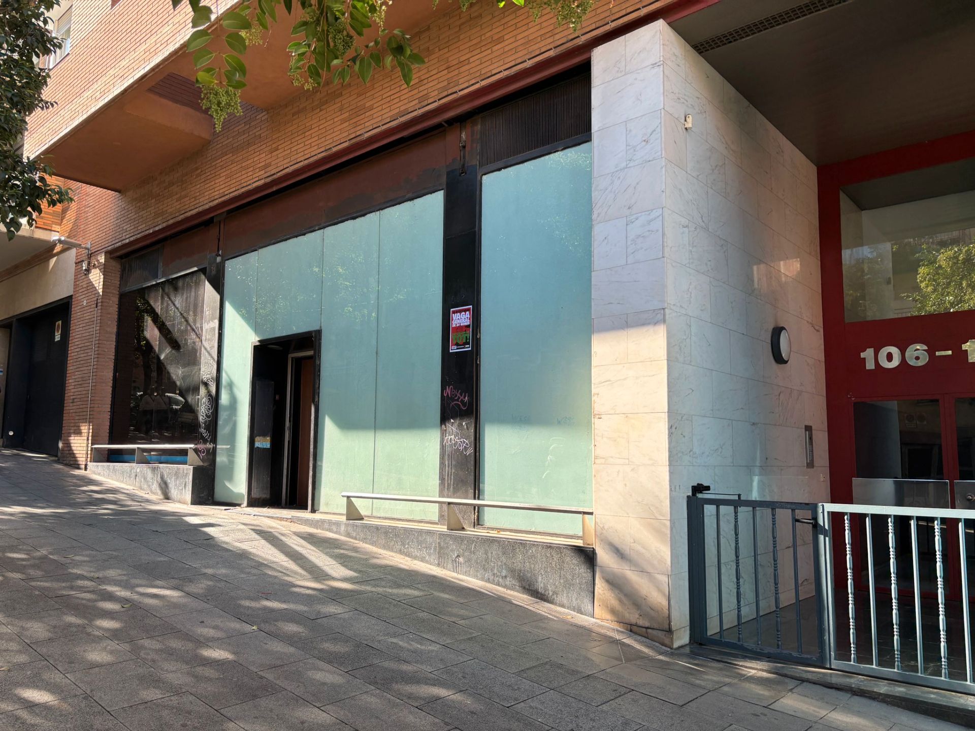 Vista exterior de Local en venda en  Barcelona Capital