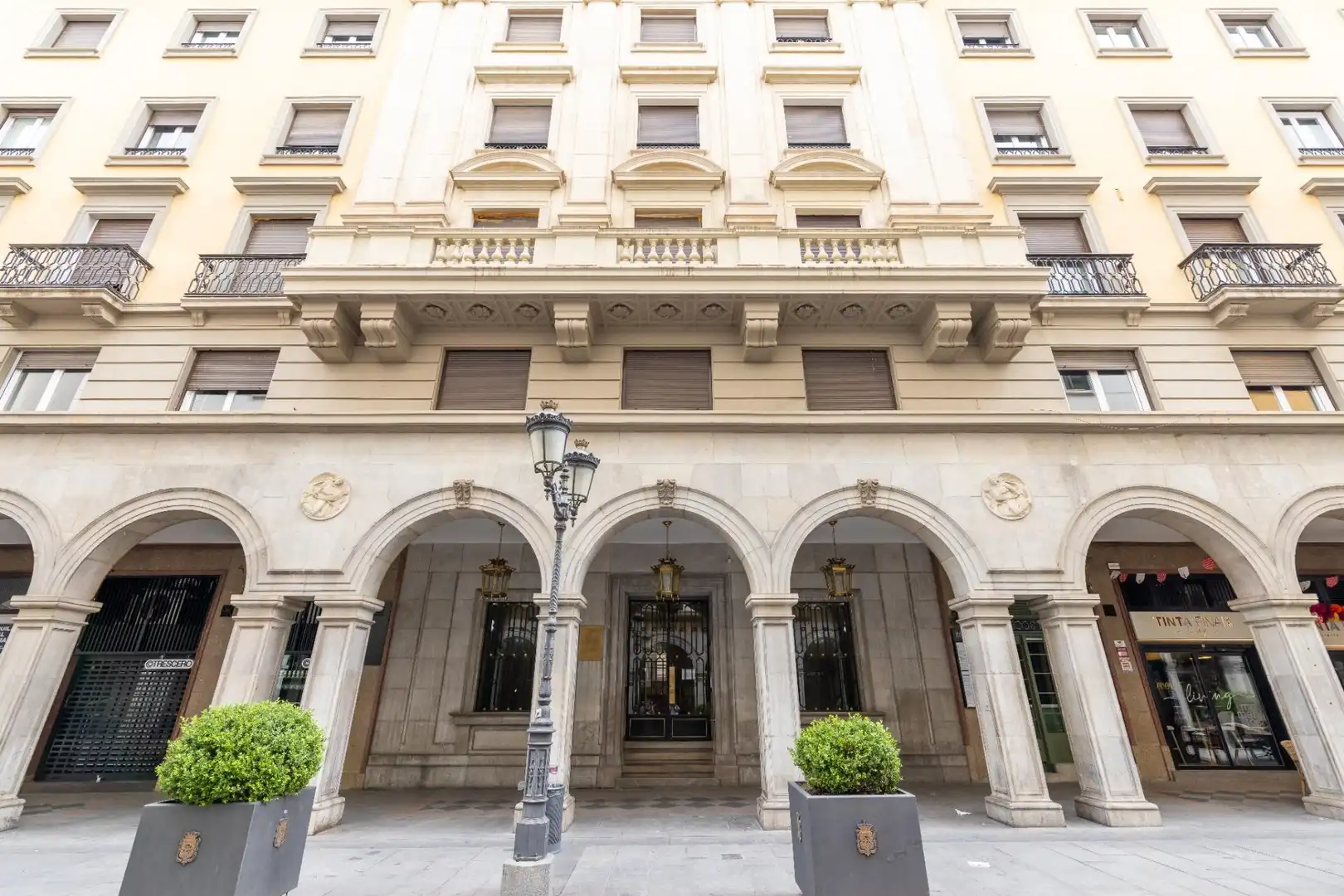 Exterior view of Office for rent in Granada