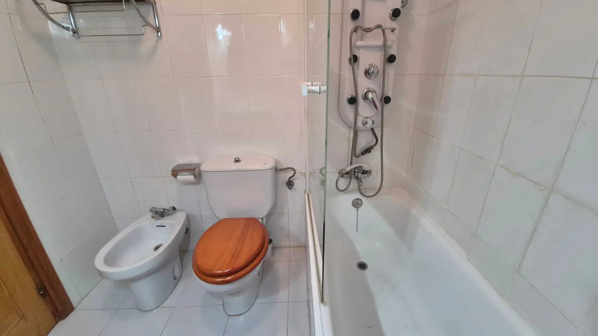 Badezimmer von Wohnungen zum Verkauf in Guardamar del Segura mit Klimaanlage, Terrasse und Möbliert
