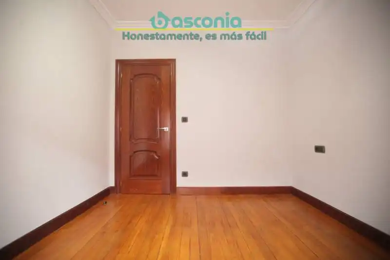 Bedroom of Flat for sale in Basauri   with Heating and Furnished