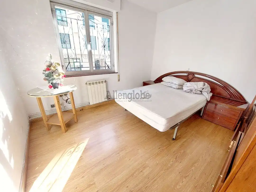 Schlafzimmer von Wohnung zum Verkauf in Oviedo  mit Heizung und Abstellraum