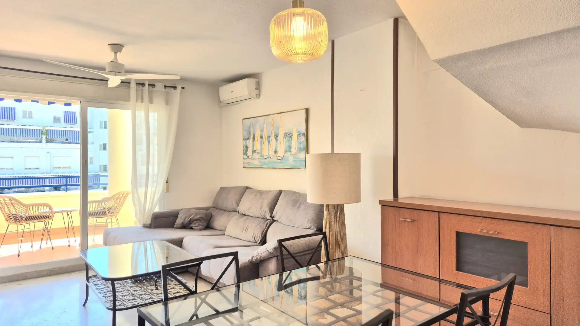 Sala de estar de Ático de alquiler en Marbella con Aire acondicionado, Terraza y Trastero