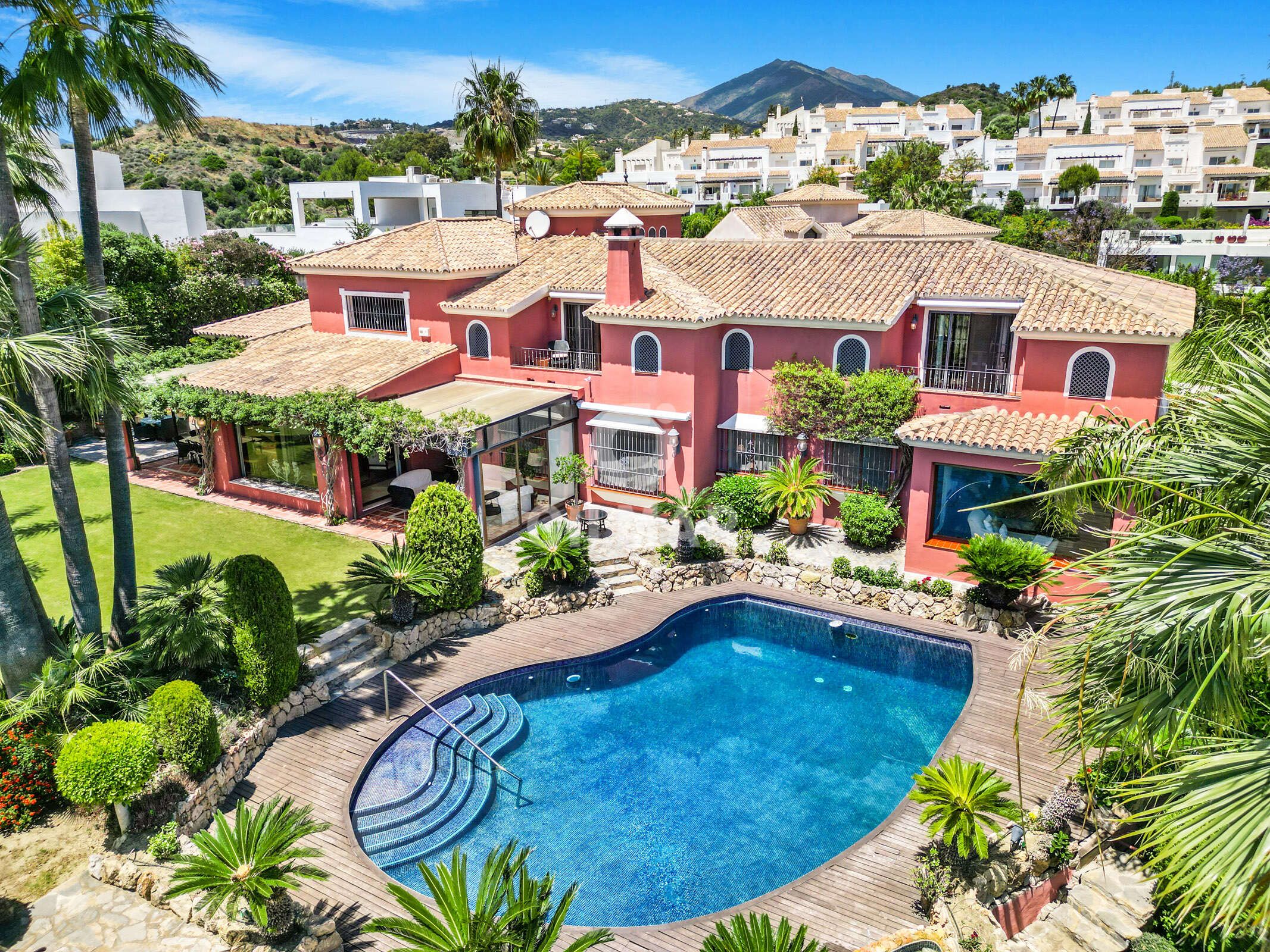Exterior view of House or chalet for sale in Marbella  with Swimming Pool and Furnished