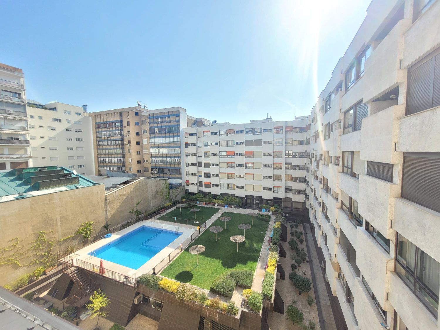 Swimming pool of Flat to rent in  Madrid Capital  with Air Conditioner, Heating and Terrace