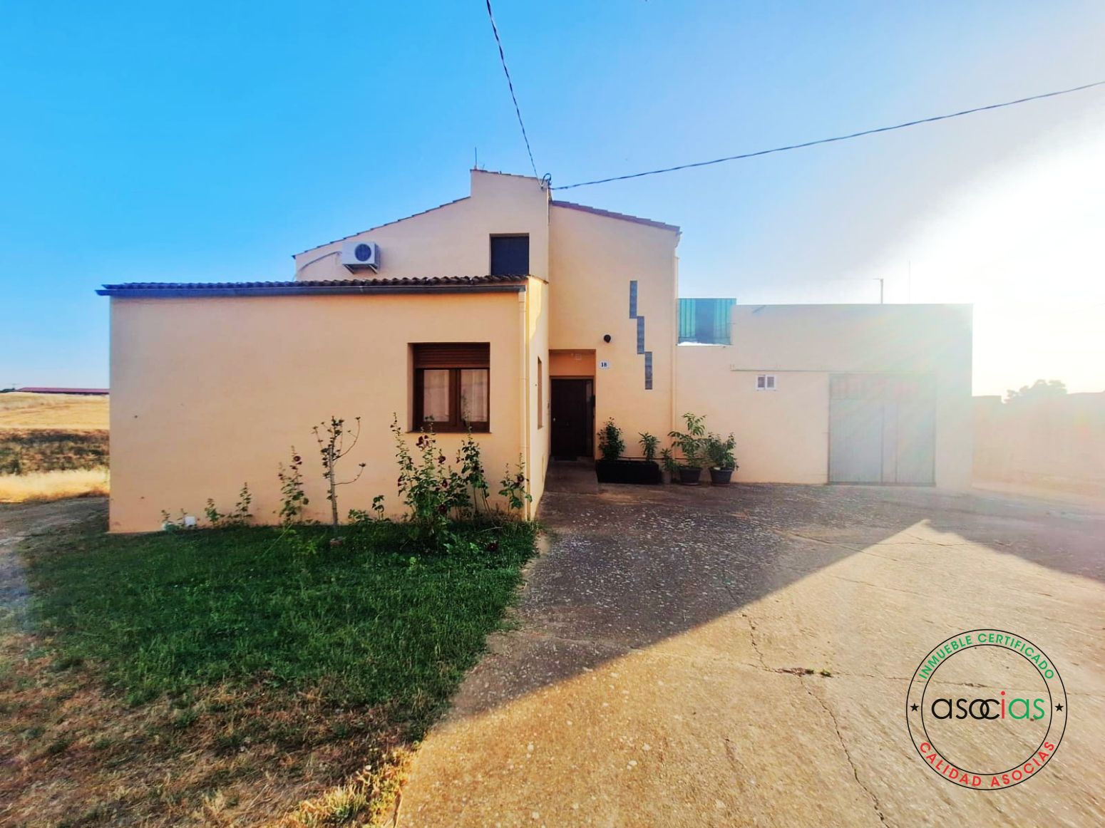 Vista exterior de Casa o xalet en venda en Melgar de Abajo amb Calefacció, Jardí privat i Terrassa