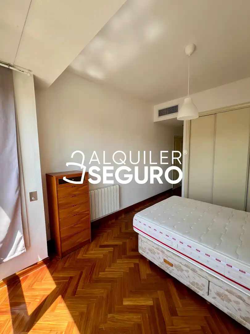 Habitación de Piso de alquiler en Madrid con Aire acondicionado, Calefacción y Amueblado