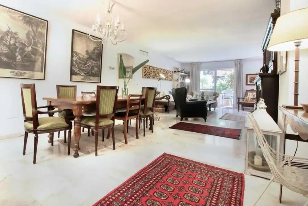 Comedor de Planta baja en venta en Marbella con Aire acondicionado, Terraza y Piscina