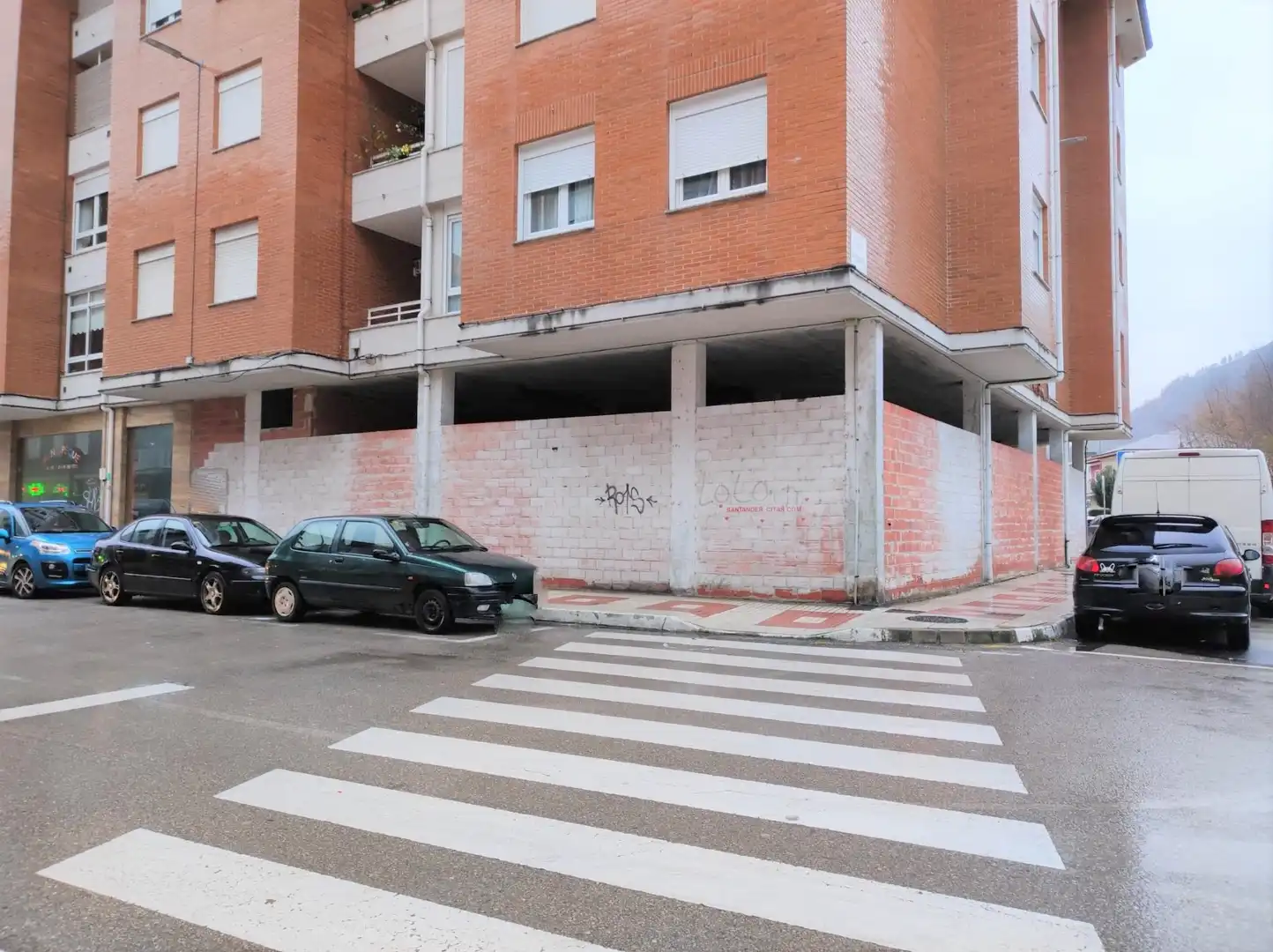 Vista exterior de Local en venta en Los Corrales de Buelna 