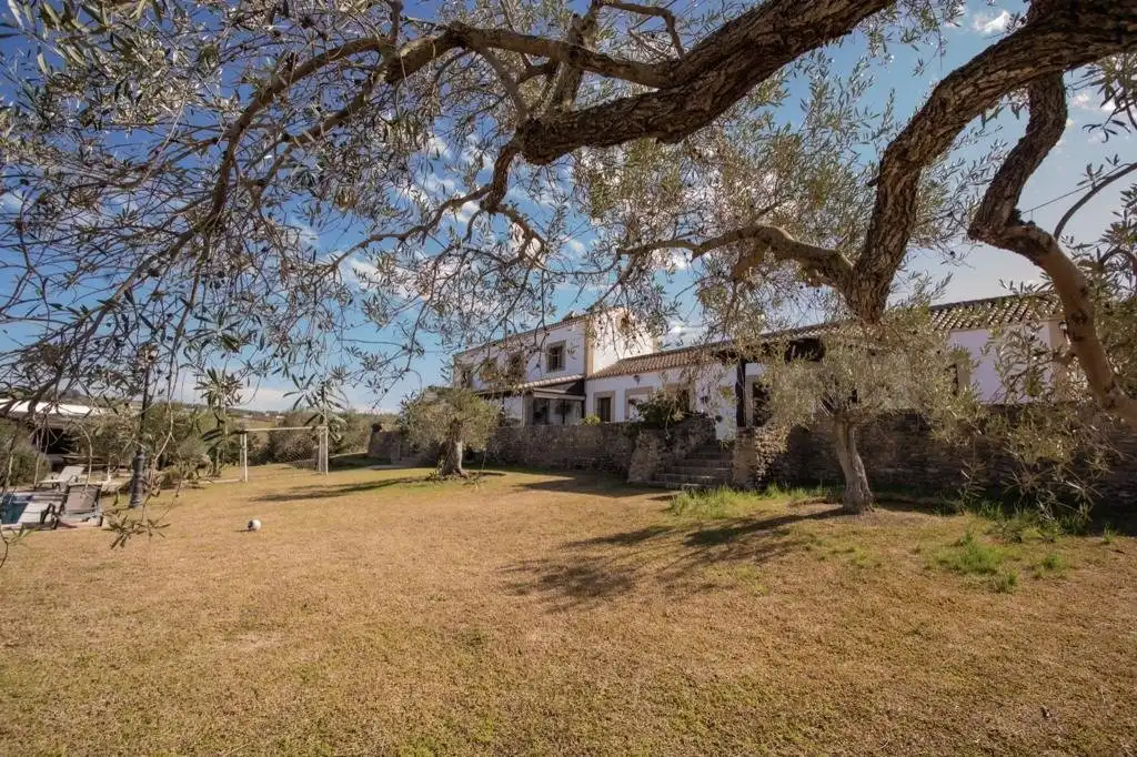 Jardí de Finca rústica en venda en Arcos de la Frontera amb Calefacció, Terrassa i Traster
